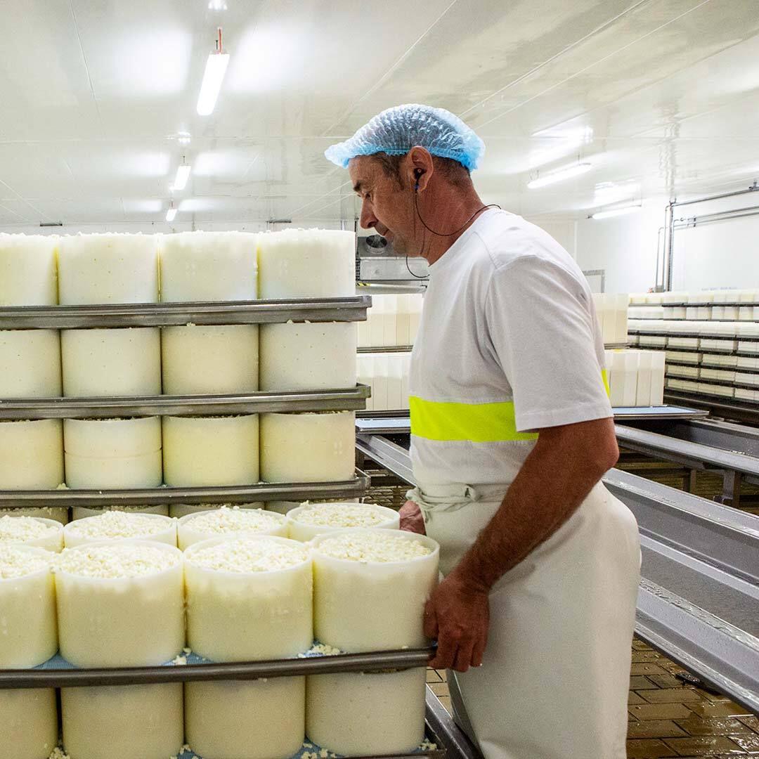 Les Secrets De Fabrication De La Fromagerie De Saint Flour 