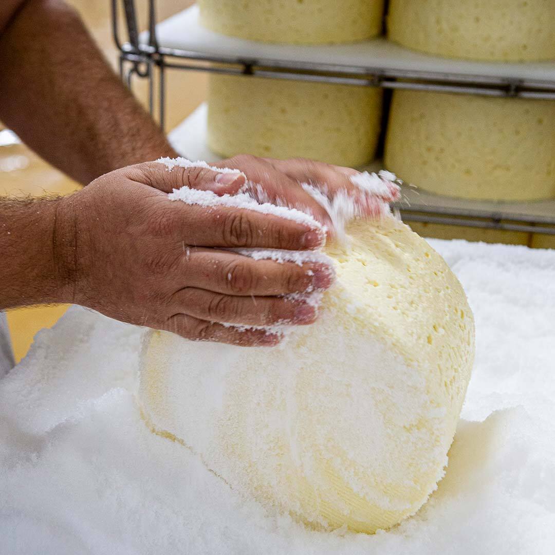 Les Secrets De Fabrication De La Fromagerie De Saint Flour 